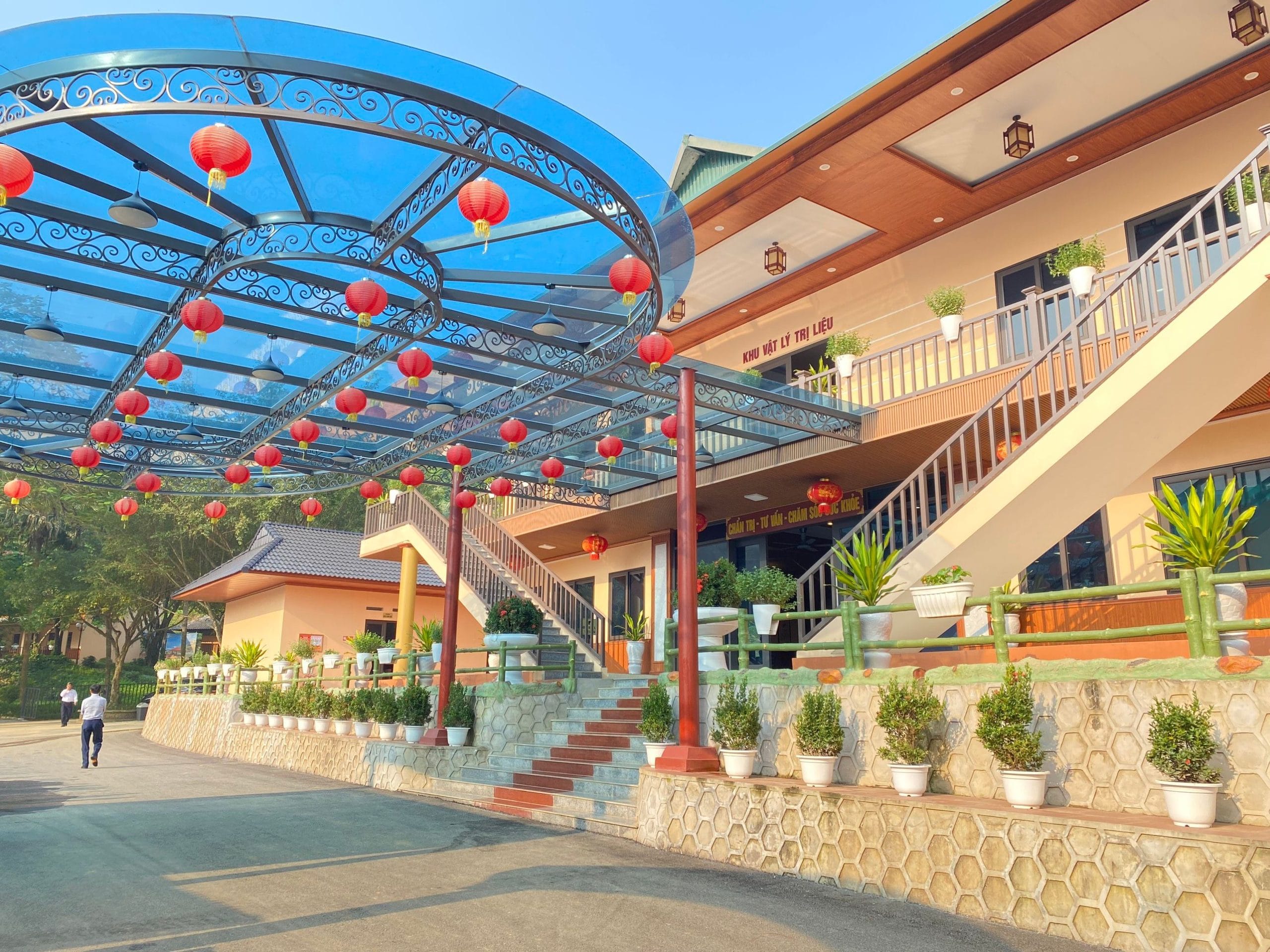KHÁM VÀ PHÁT THUỐC MIỄN PHÍ CHO NGƯỜI CAO TUỔI