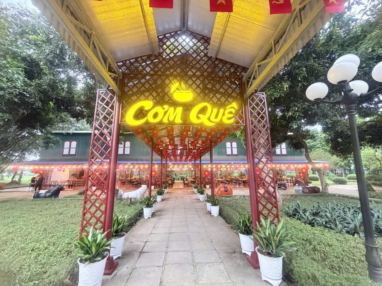 NÂNG CẤP DỊCH VỤ VÀ ĐIỀU CHỈNH GIÁ DỊCH VỤ