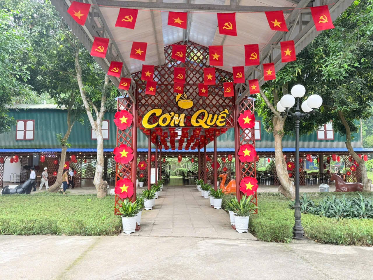 NÂNG CẤP DỊCH VỤ VÀ ĐIỀU CHỈNH GIÁ DỊCH VỤ